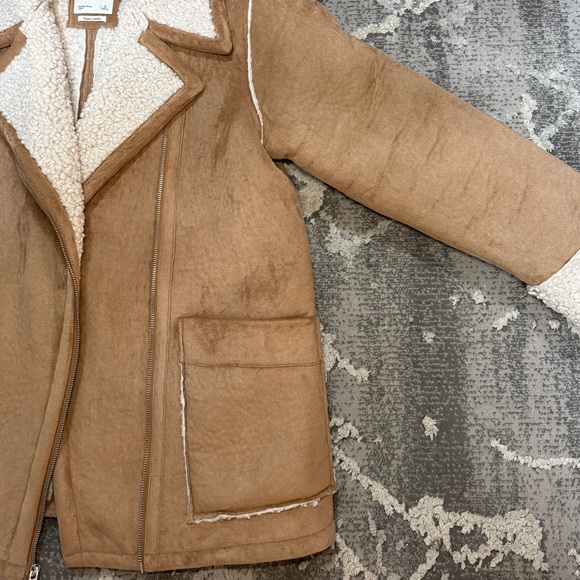 Abercrombie & Fitch Vegan Suede Shearling Coat - Picture 3 of 10